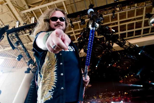 Lynyrd Skynyrd — live concert photography at Verizon Wireless Music Center by Adam Yale